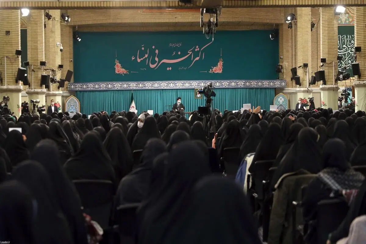 واکنش رهبر انقلاب به زنان کمک حجاب