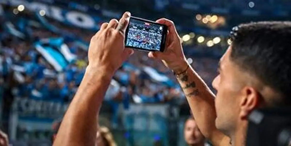 استقبال باورنکردنی برزیلی‌ها از سوارز+ فیلم