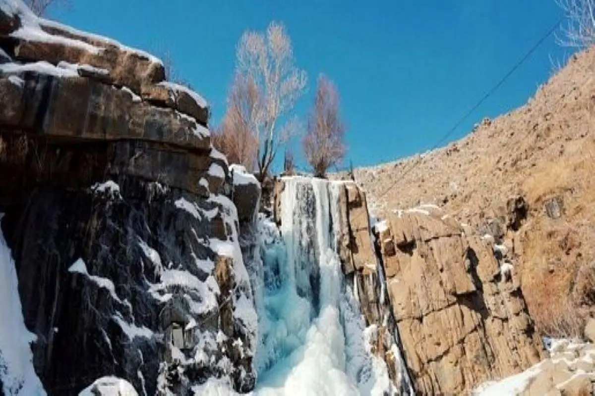 تصاویر دیدنی از آبشار یخی در همدان