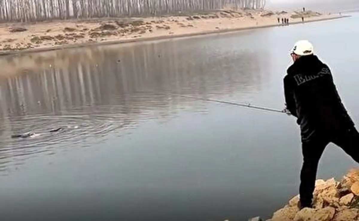 نجات معجزه آسای دختر غرق شده توسط یک ماهیگیر!+ فیلم