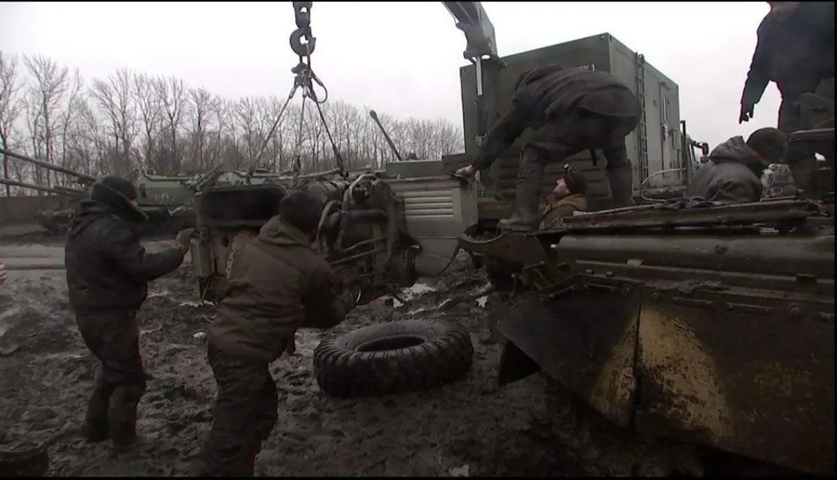 تصاویر دیدنی از تعمیر تانک‌های روسی