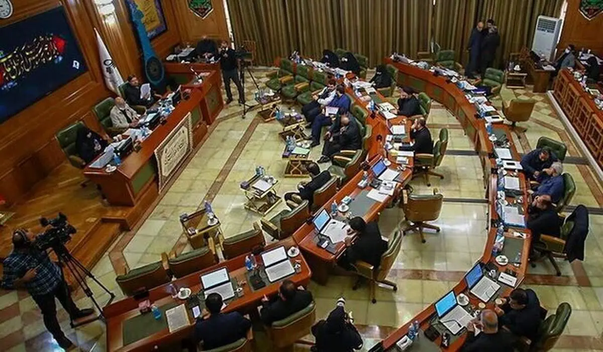 صاحب فیش حقوقی جنجالی از مسئول دفتری مادرش استعفا داد!