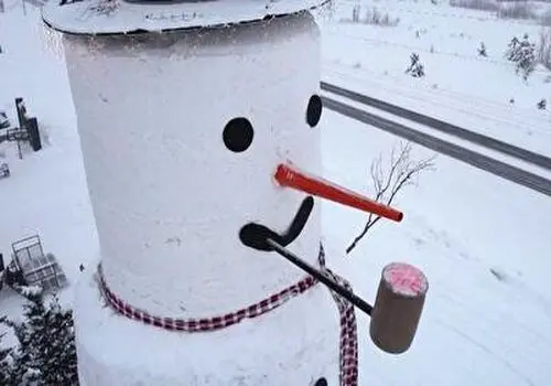 آدم برفی ساختن تراکتوری ها با کارگردانی بیرانوند + فیلم

