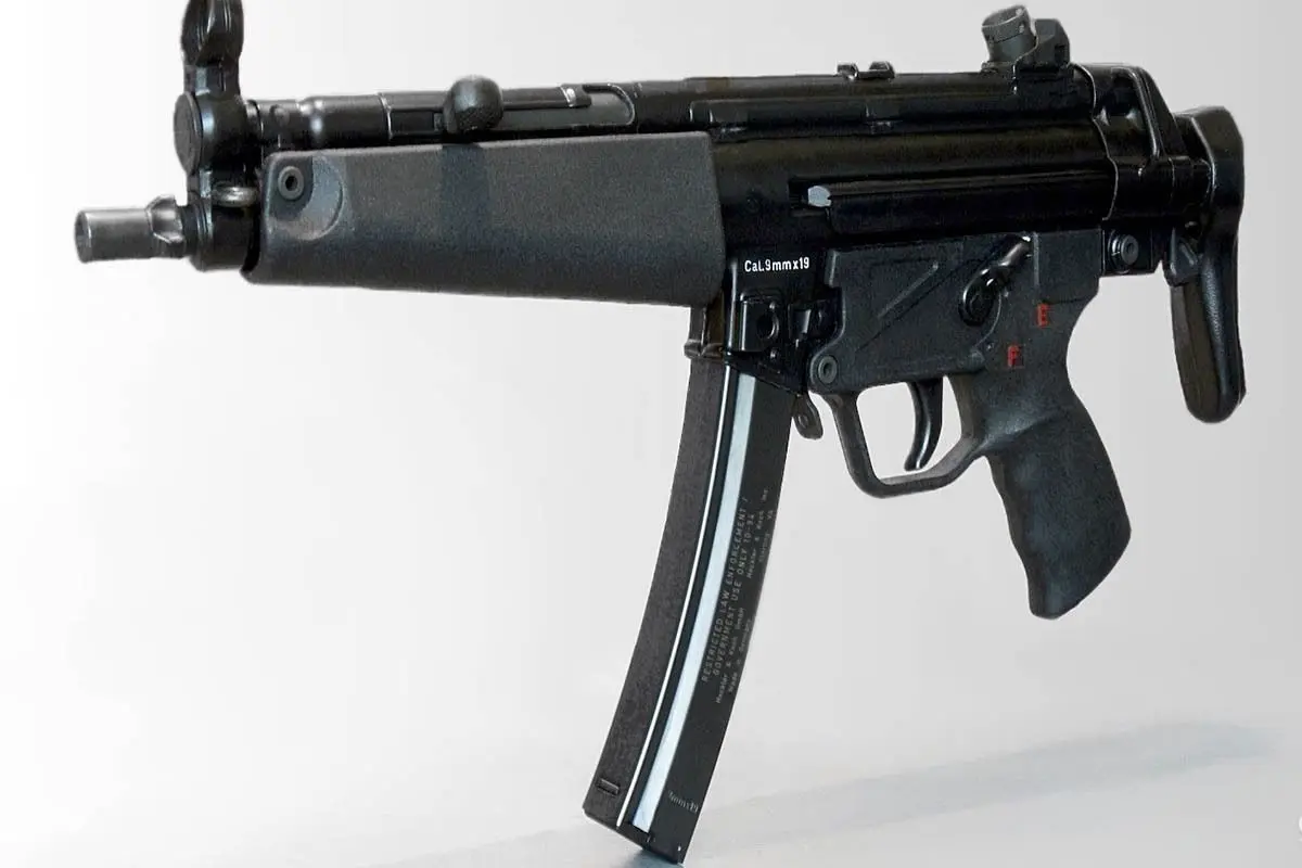 این اسلحه مرگبار حتی از درون کیف هم امکان شلیک دارد+ فیلم