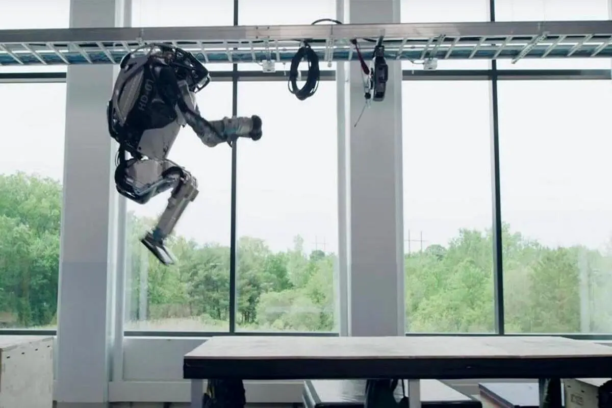 مهارت های خیره کننده ربات انسان نمای اطلس! + فیلم