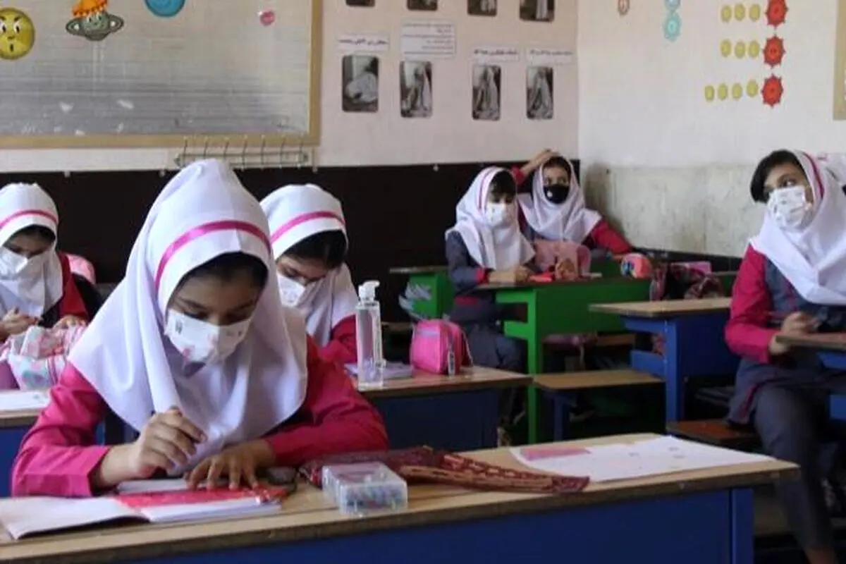 عکسی از برگزاری مدارس در زمان حمله موشکی عراق به ایران