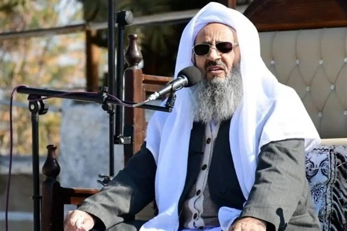 مولوی عبدالحمید در نماز جمعه، قرآن را اشتباه خواند+ فیلم