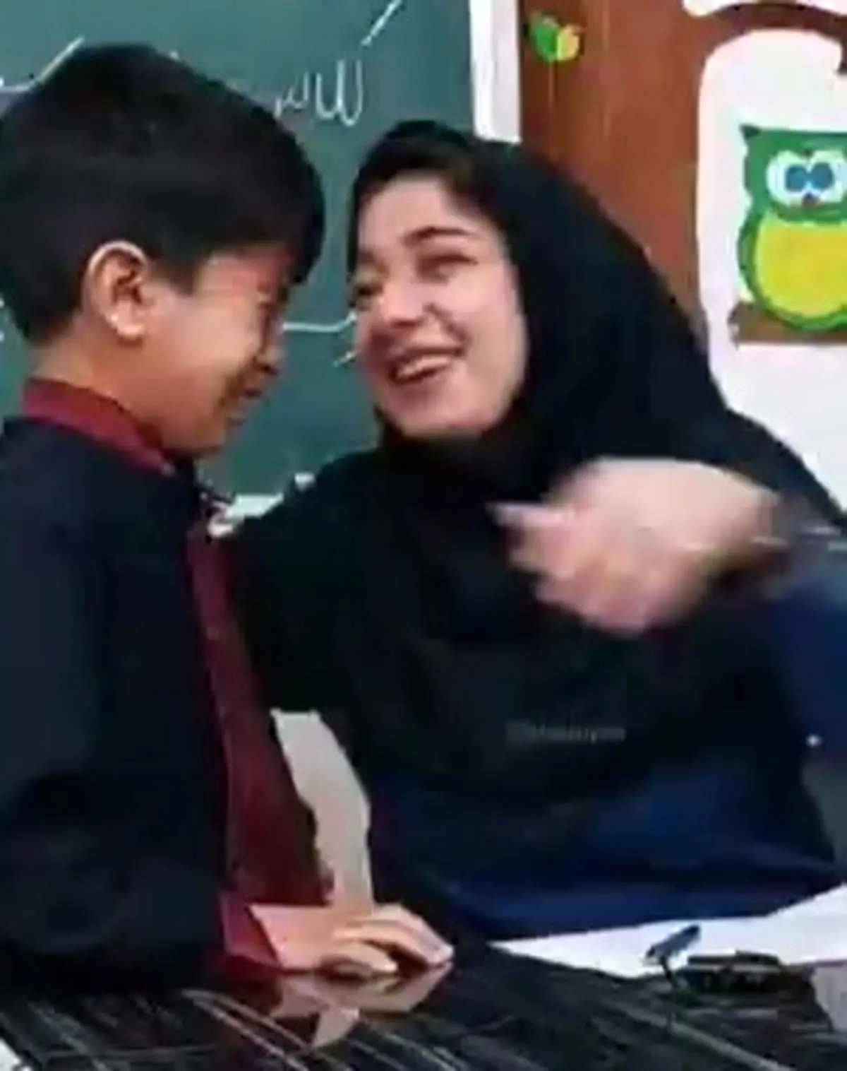 کلیپ معلم خوش‌ذوق طی ساعات اخیر پربازدید شد+ فیلم