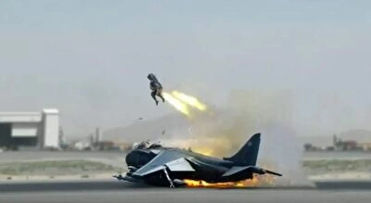 ایجکت خارق العاده خلبان قبل از سقوط جنگنده+ فیلم