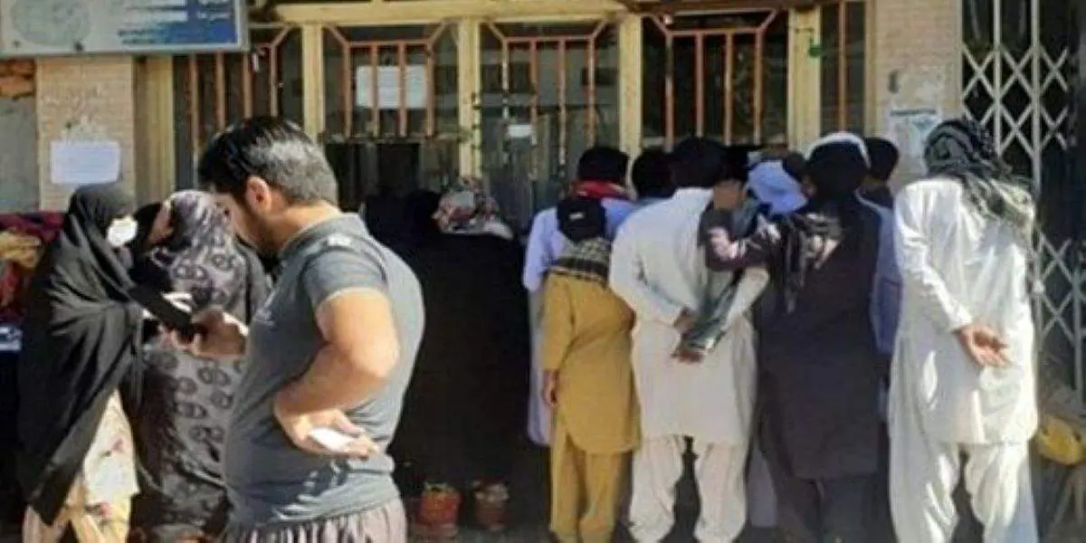 ماجرای صف های طولانی برای نان در زاهدان