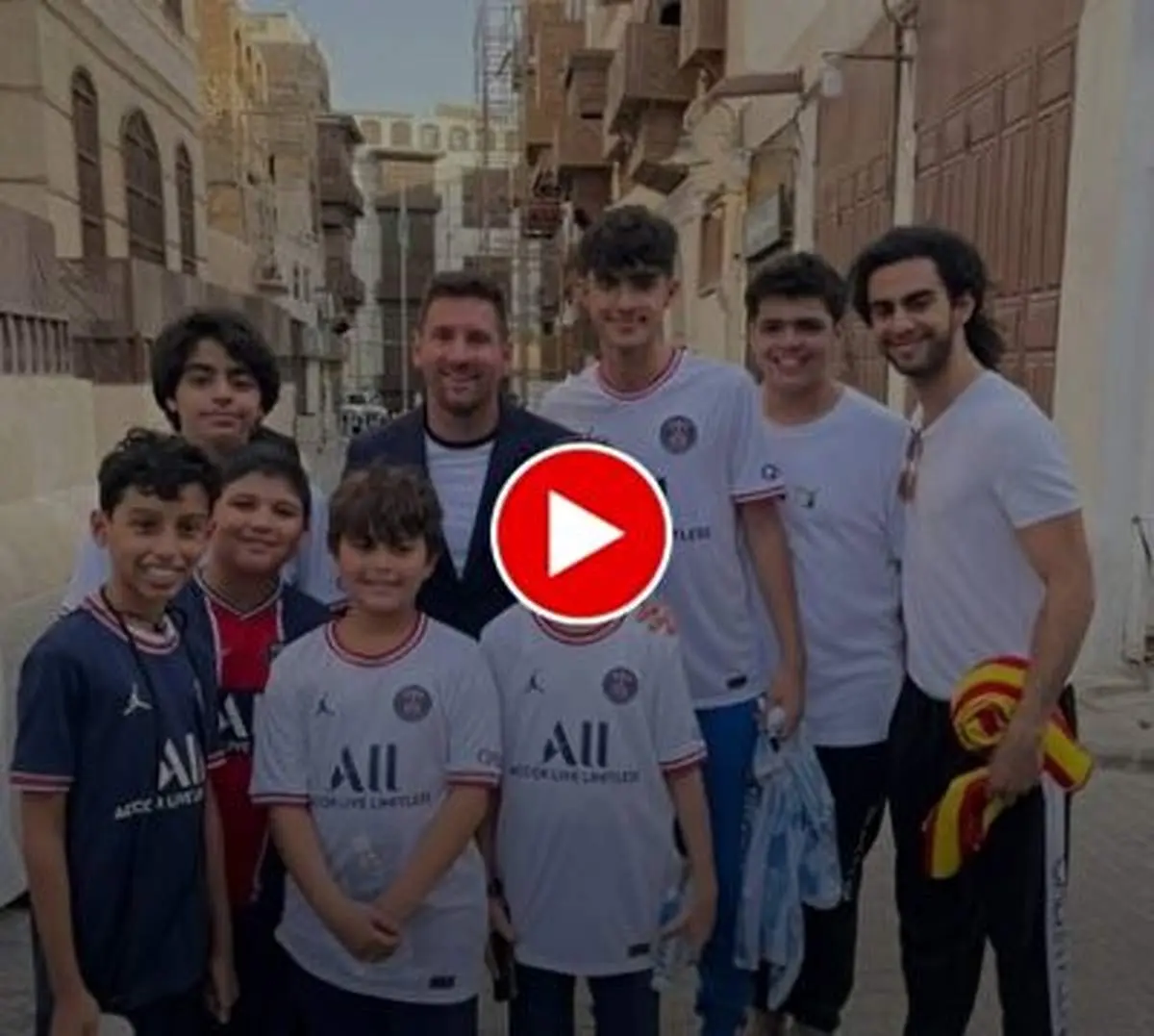 تشویق مسی توسط طرفداران الهلال+ فیلم