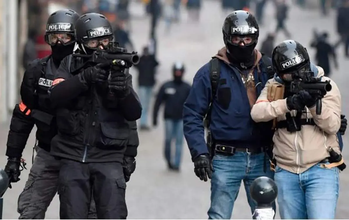 ویدویی از درگیری شدید پلیس فرانسه با معترضین