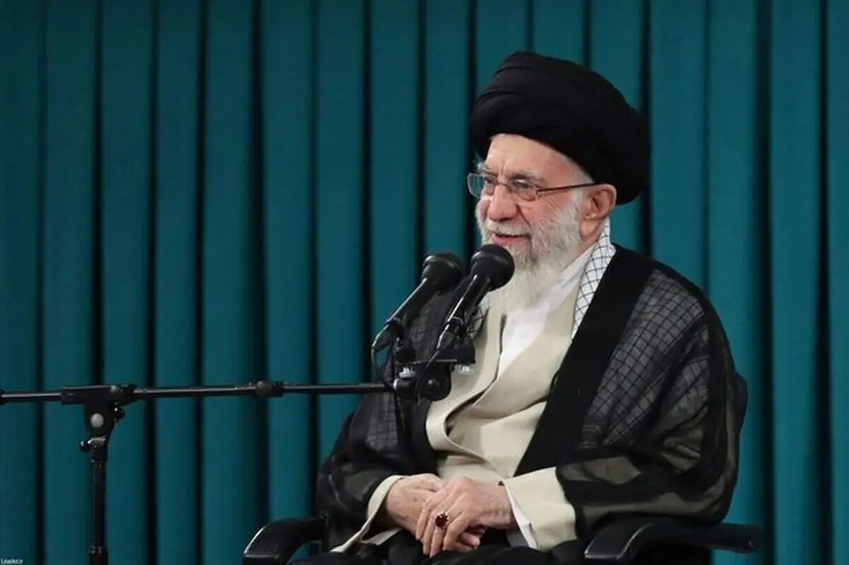 رهبر انقلاب: وسوسه‌ تاثیرگذار بر جوان و نوجوان را «باتوم» برطرف نمی‌کند