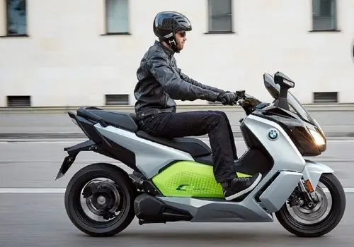 موتورسیکلت‌های برقی نیازمند گواهینامه هستند