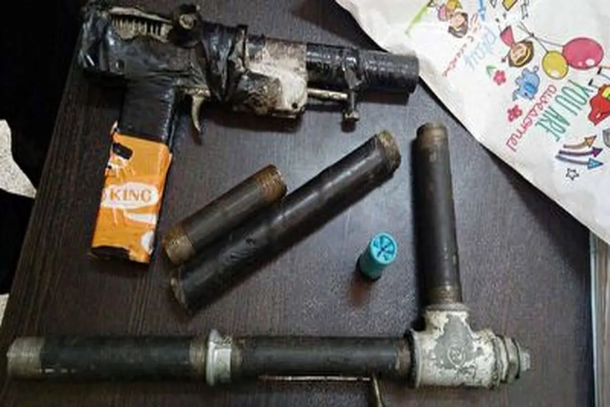 بازداشت فردی که با لوله آب، اسلحه می ساخت!+ فیلم