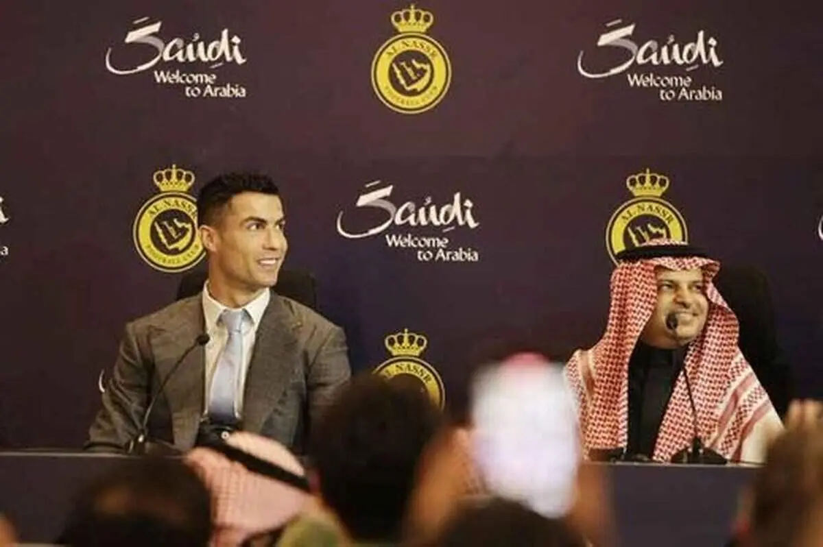 تصویر حیرت انگیز رونالدو روی بلندترین برج جهان
