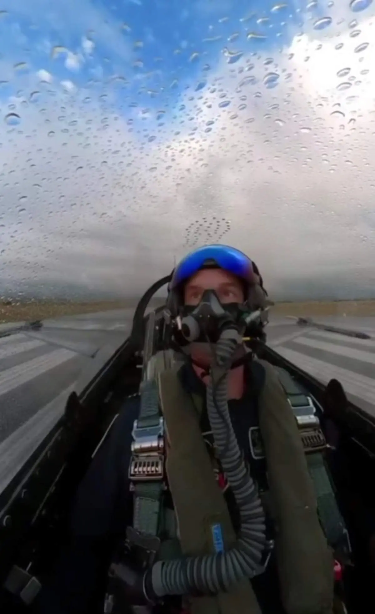 صحنه های دیدنی از مانور هواپیمایF16+فیلم