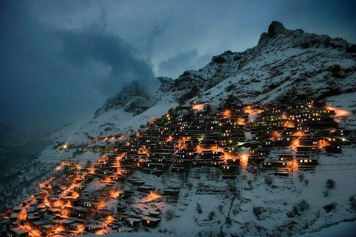 این روستا در ایران در شب مثل اکلیل میدرخشد+عکس