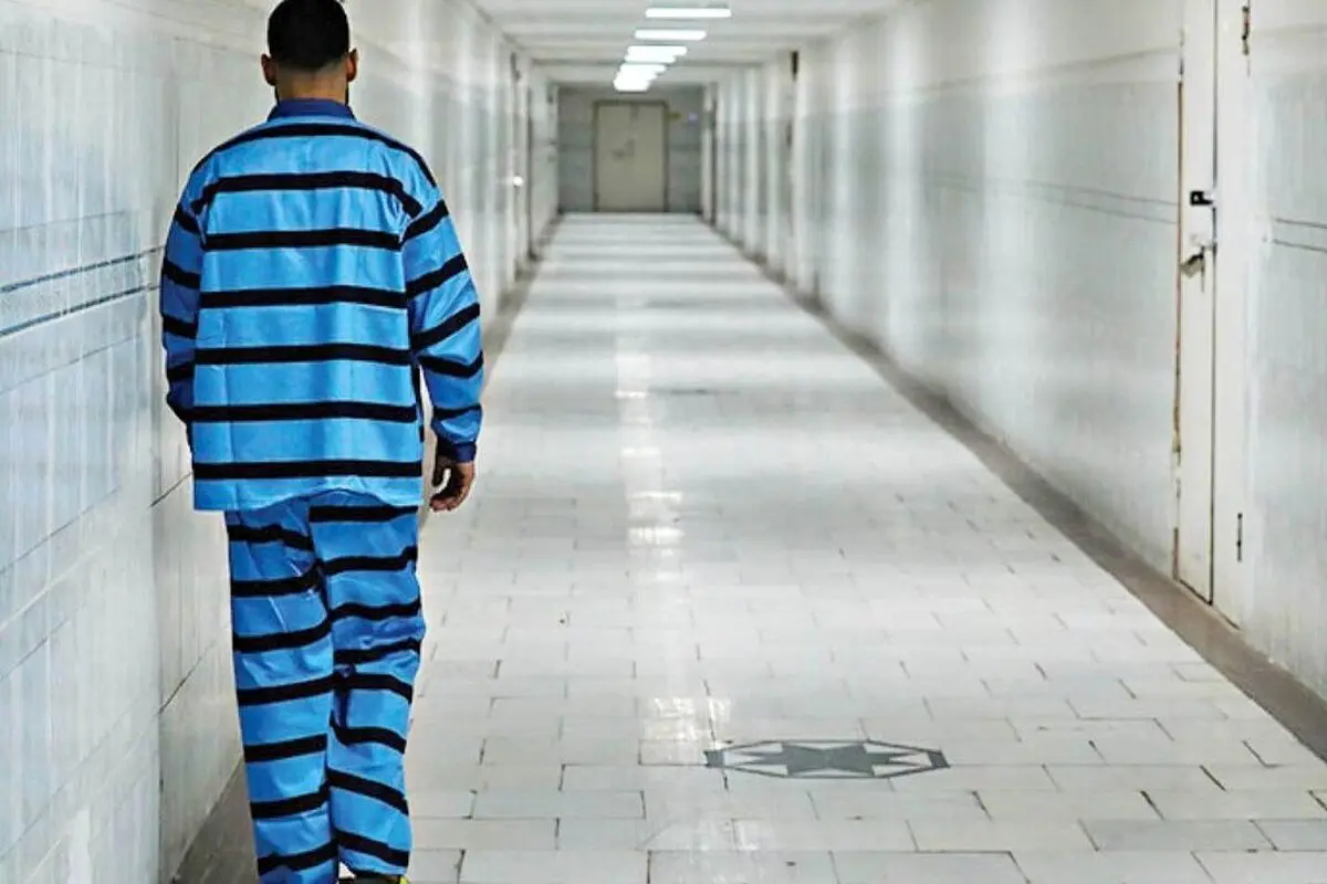 این زندانی در زندان از پایان‌نامه ارشدش دفاع کرد+عکس