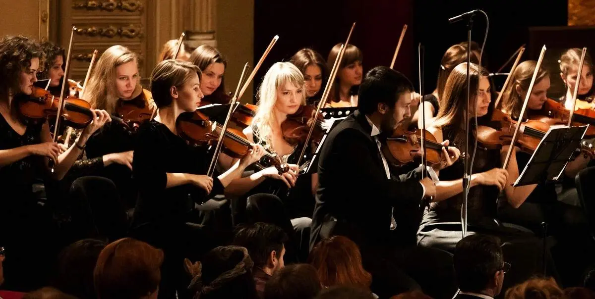 ویدئویی دیدنی از تولید صدای باران و رعد و برق توسط ارکستر سمفونیک + فیلم