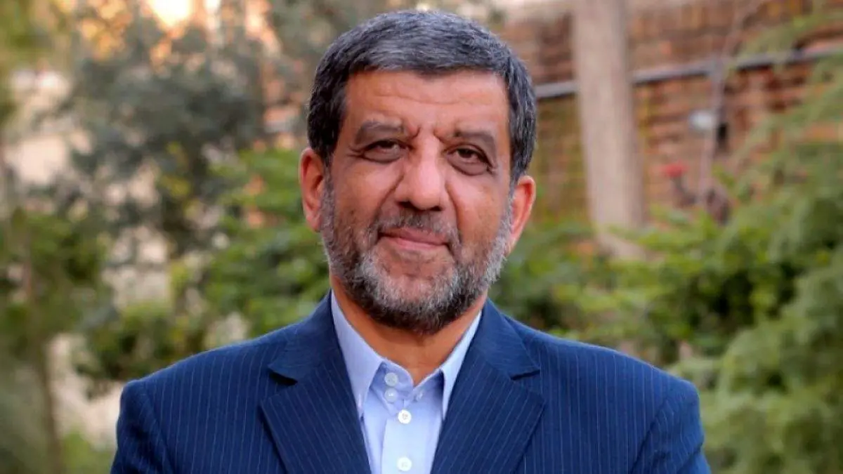 بازدید ضرغامی از دو تاج جنجالی این روزها+ عکس