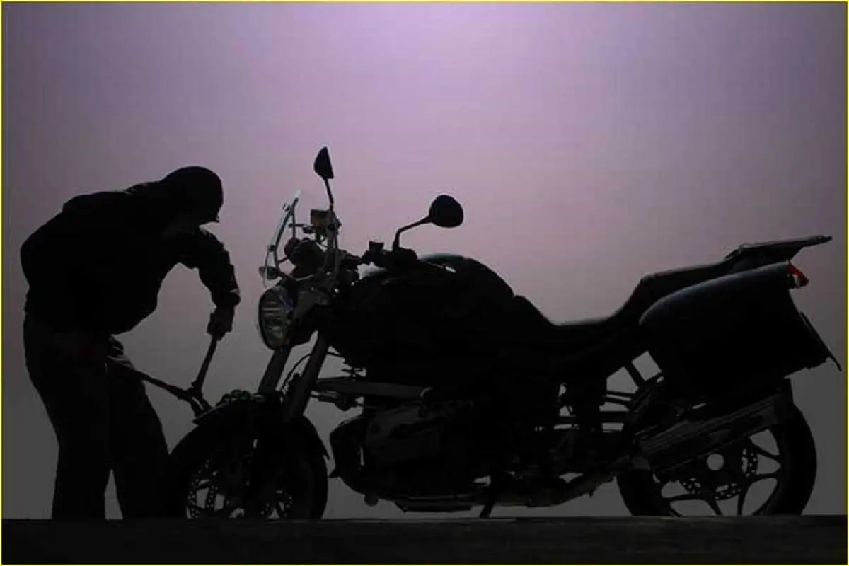سرقت موتورسیکلت در ۱۵ ثانیه! + فیلم