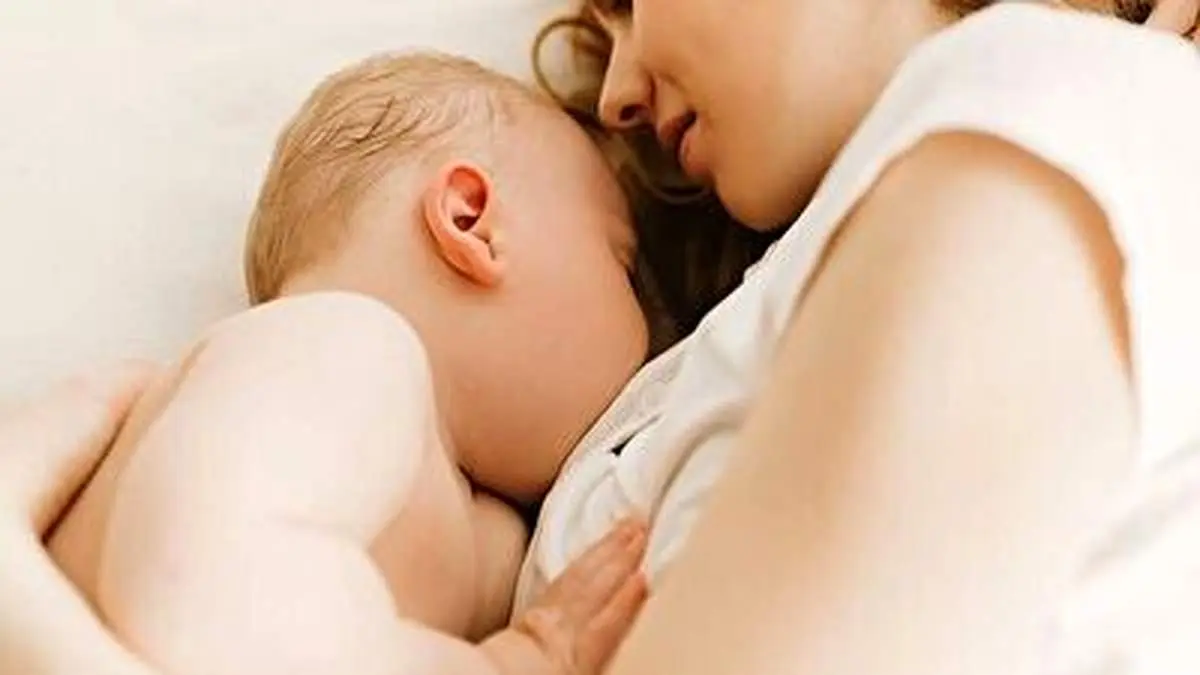 نحوه صحیح شیر دادن به نوزاد+ فیلم