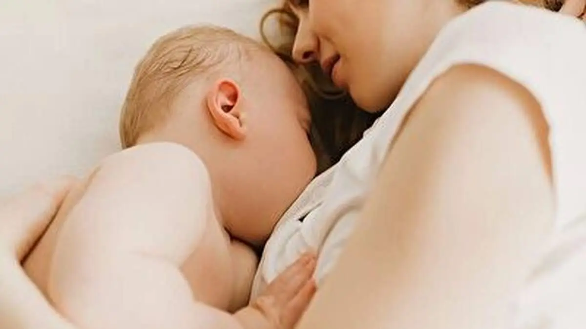 نحوه صحیح شیر دادن به نوزاد+ فیلم