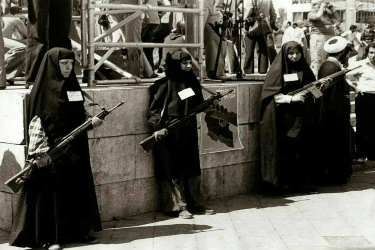 زنان انقلابی مسلح در آستانه پیروزی انقلاب اسلامی
