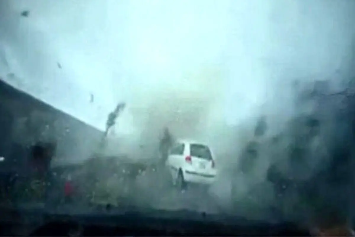 پودر شدن خودرو در گردباد !+ فیلم
