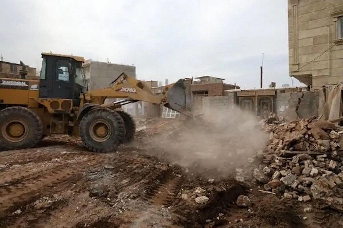 آواربرداری واحدهای مسکونی تخریب شده در خوی