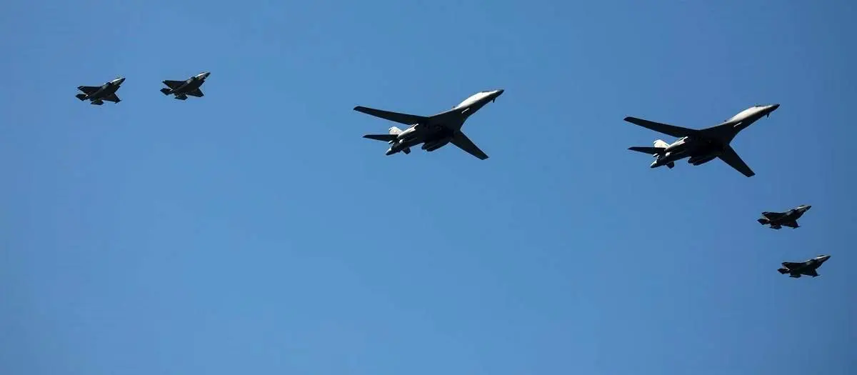 ترکیب خطرناک بمب افکن بی وان بی لنسر با جنگنده اف ۳۵ و اف ۱۶