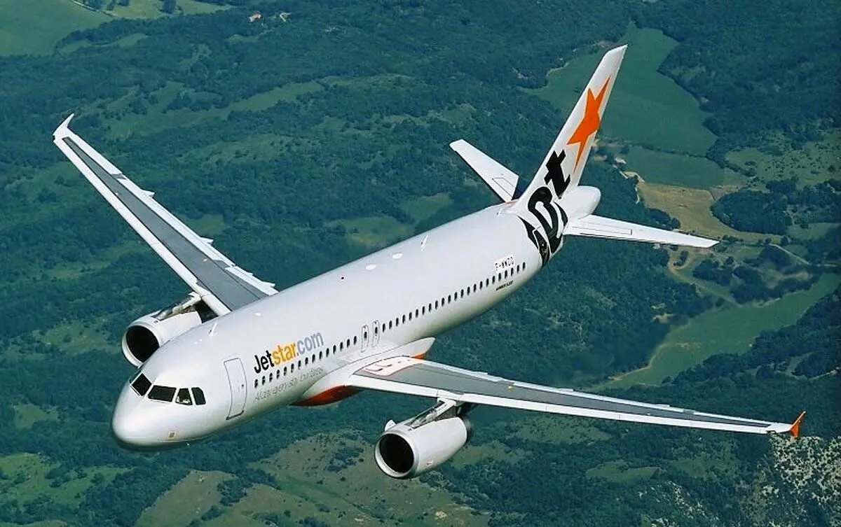 مهارت مثال‌زدنی خلبان در فرود آوردن هواپیما در شرایط بد جوی+ فیلم