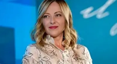 تصویر ملونی از دیوار کلیسای رم حذف شد/ویدیو 