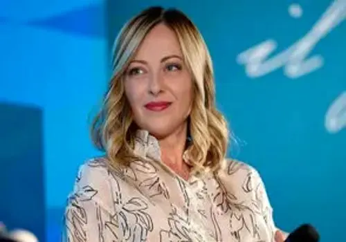 تصویر ملونی از دیوار کلیسای رم حذف شد/ویدیو 