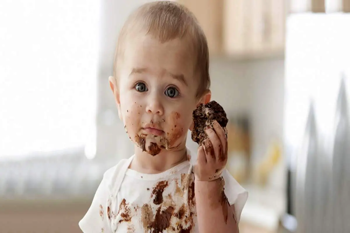 این ترفند برای از بین بردن لک لباس ها عالی عمل میکند+ فیلم