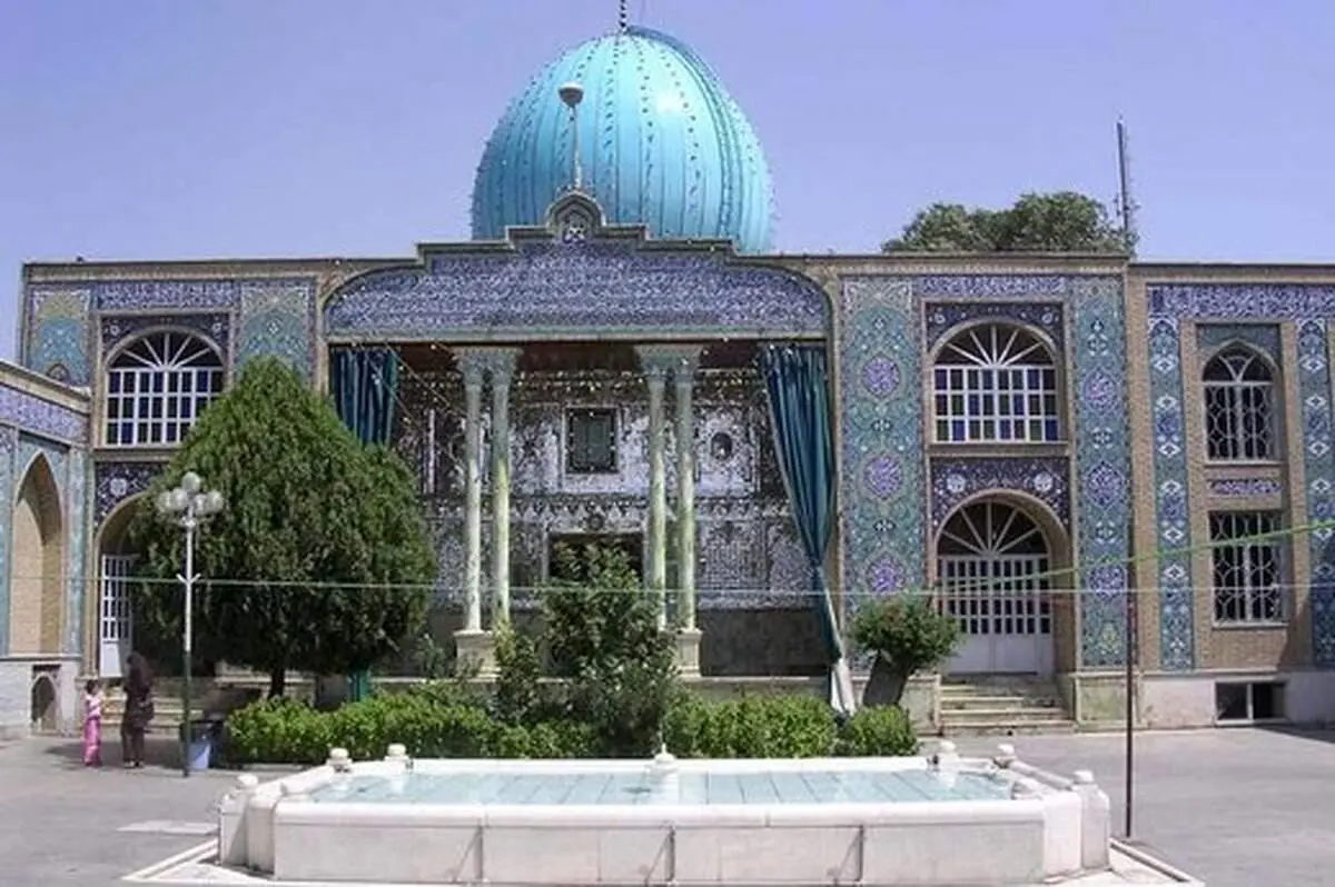 واکنش فعال فرهنگی به نصب کرکره برقی بر دیوار امامزاده+ تصویر