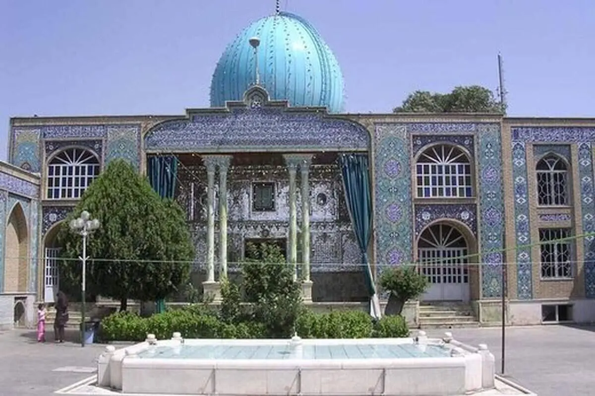 واکنش فعال فرهنگی به نصب کرکره برقی بر دیوار امامزاده+ تصویر