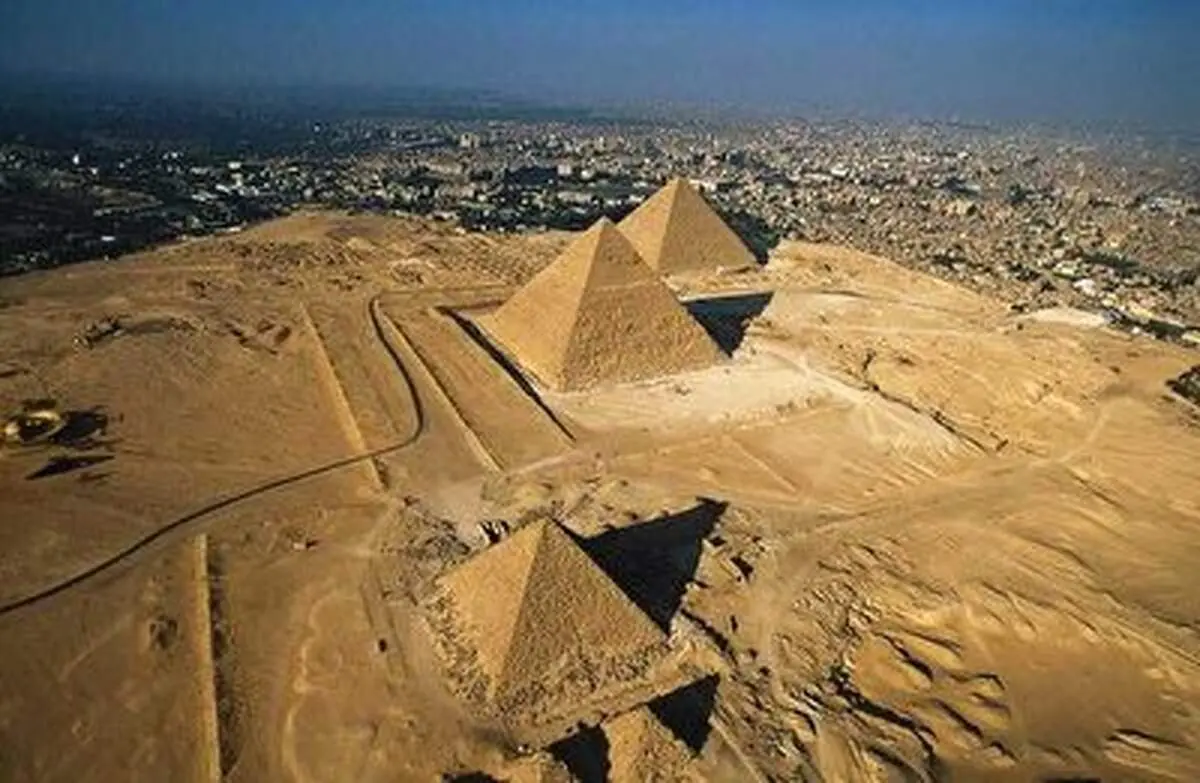 تصاویر هوایی جالب اهرام مصر از دید یک چتر باز + فیلم
