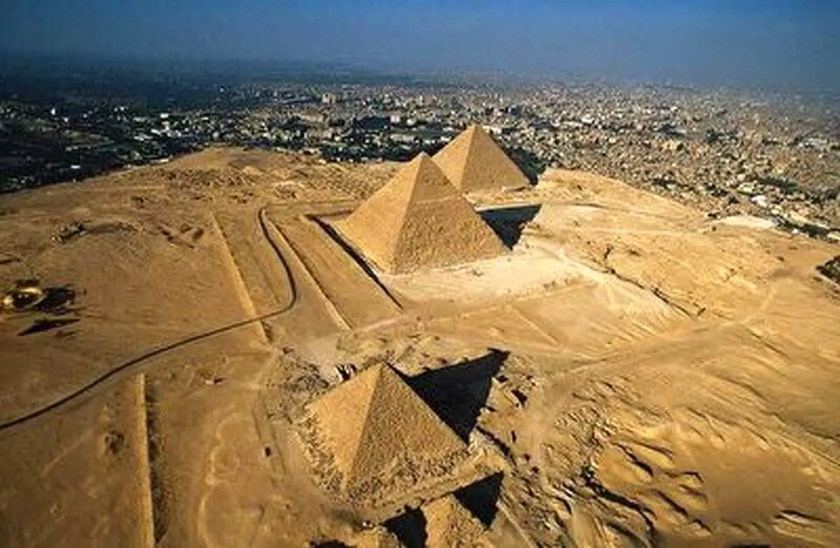 تصاویر هوایی جالب اهرام مصر از دید یک چتر باز + فیلم