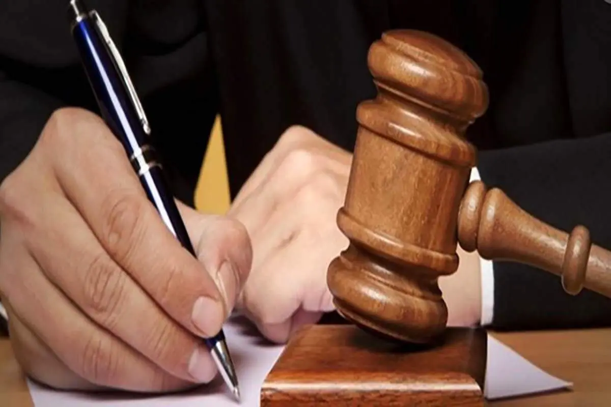 تشکیل پرونده برای خانم مهندسی که روسری‌اش را پرت کرد