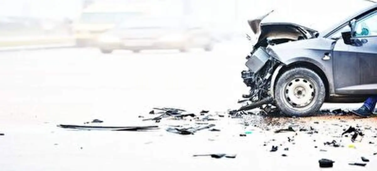 گیر کردن وحشتناک راننده در میان اوراق ماشین تصادفی!+ فیلم