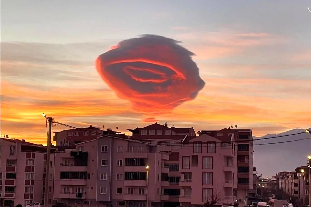 ابرهای عجیب در آسمان نشانه فعالیت «هارپ» است؟