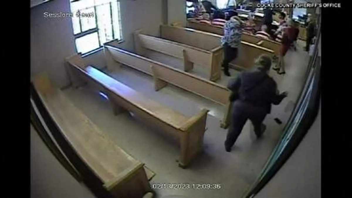 فرار متهم از دادگاه با پرش از طبقه دوم! + فیلم