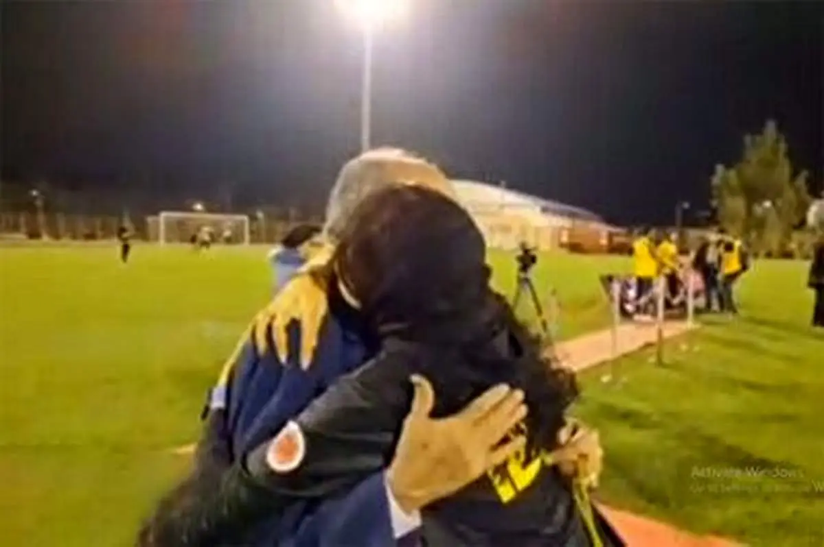 اقدام زیبای فوتبالیست زن ایرانی در جشن قهرمانی تیمش+ فیلم