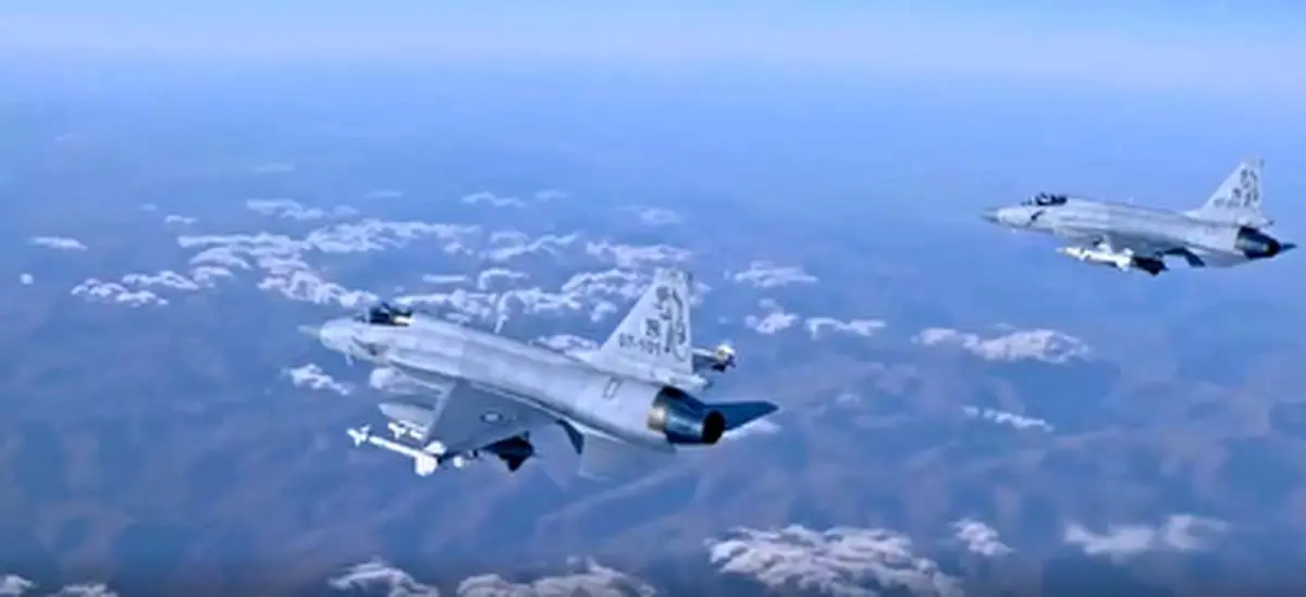 ویدئوی خارق العاده از نبرد تن به تن جنگنده ها+ فیلم