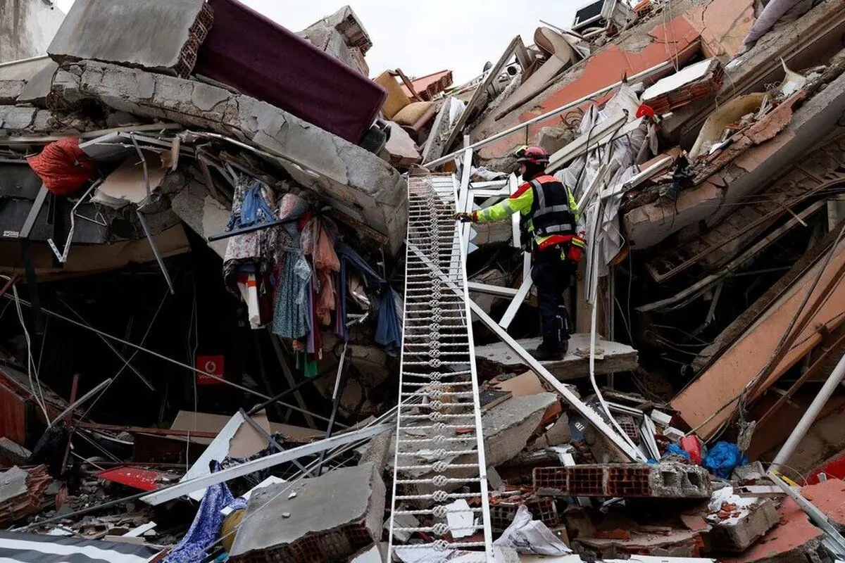 جستجو برای بازماندگان زمین‌لرزه ویرانگر ترکیه-سوریه ادامه دارد