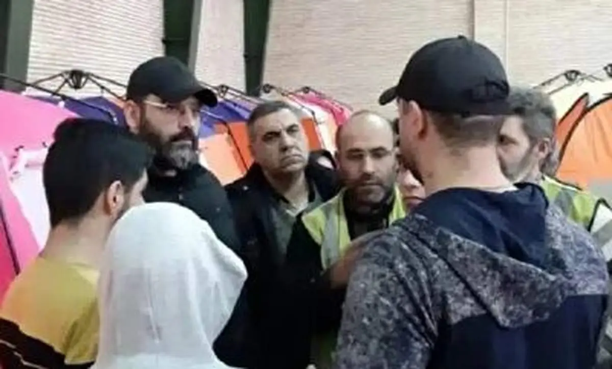 ویدئویی جدید از حضور احسان علیخانی در بین زلزله زدگان خوی+ فیلم