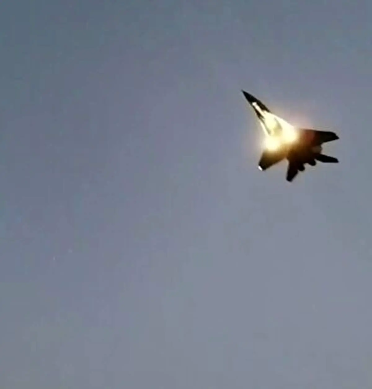 فرود زیبای شاهین پایتخت+ فیلم