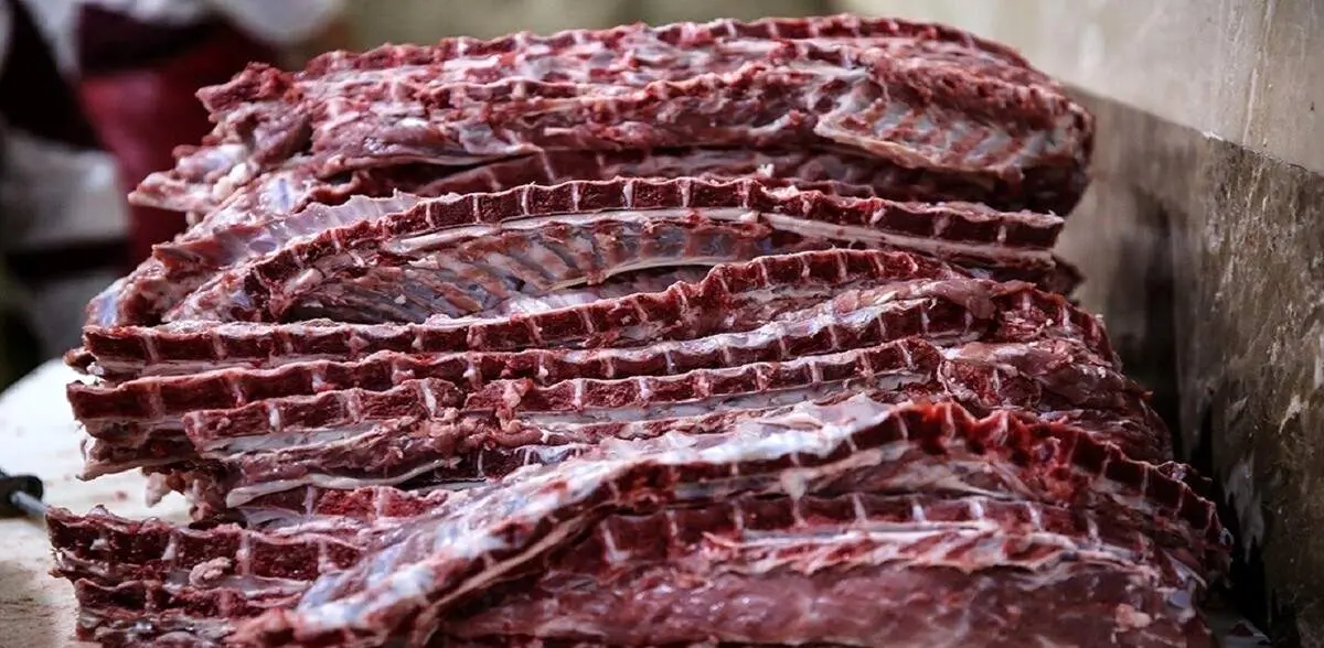 قیمت گوشت قرمز در بازار چند؟